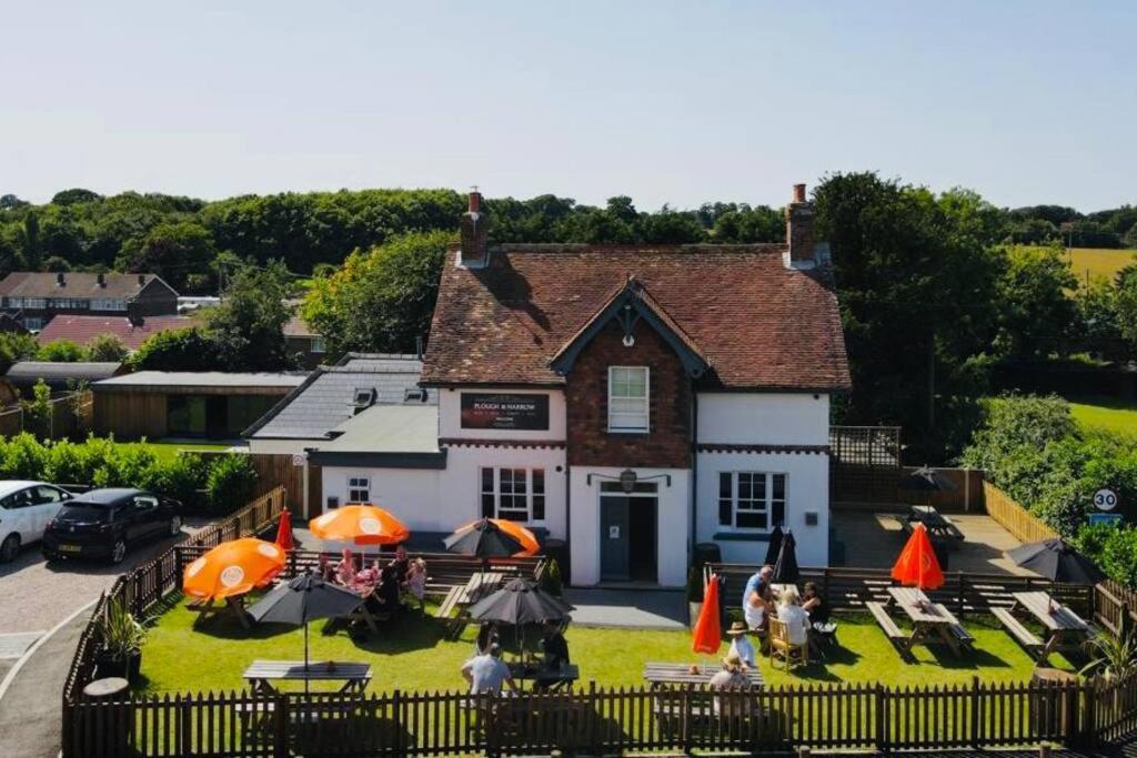 The Plough And Harrow Tilmanstone Hotell Deal Exteriör bild